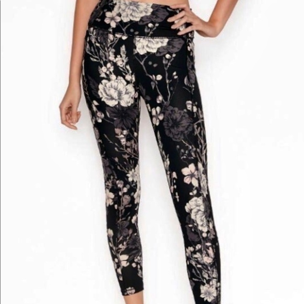 $69 Incredible essential legging Victoria’s Secret size 12. New